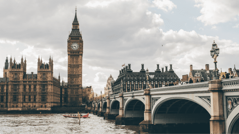 The Best Places To Live To Commute Into London - Tax Back UK - PAYE Tax